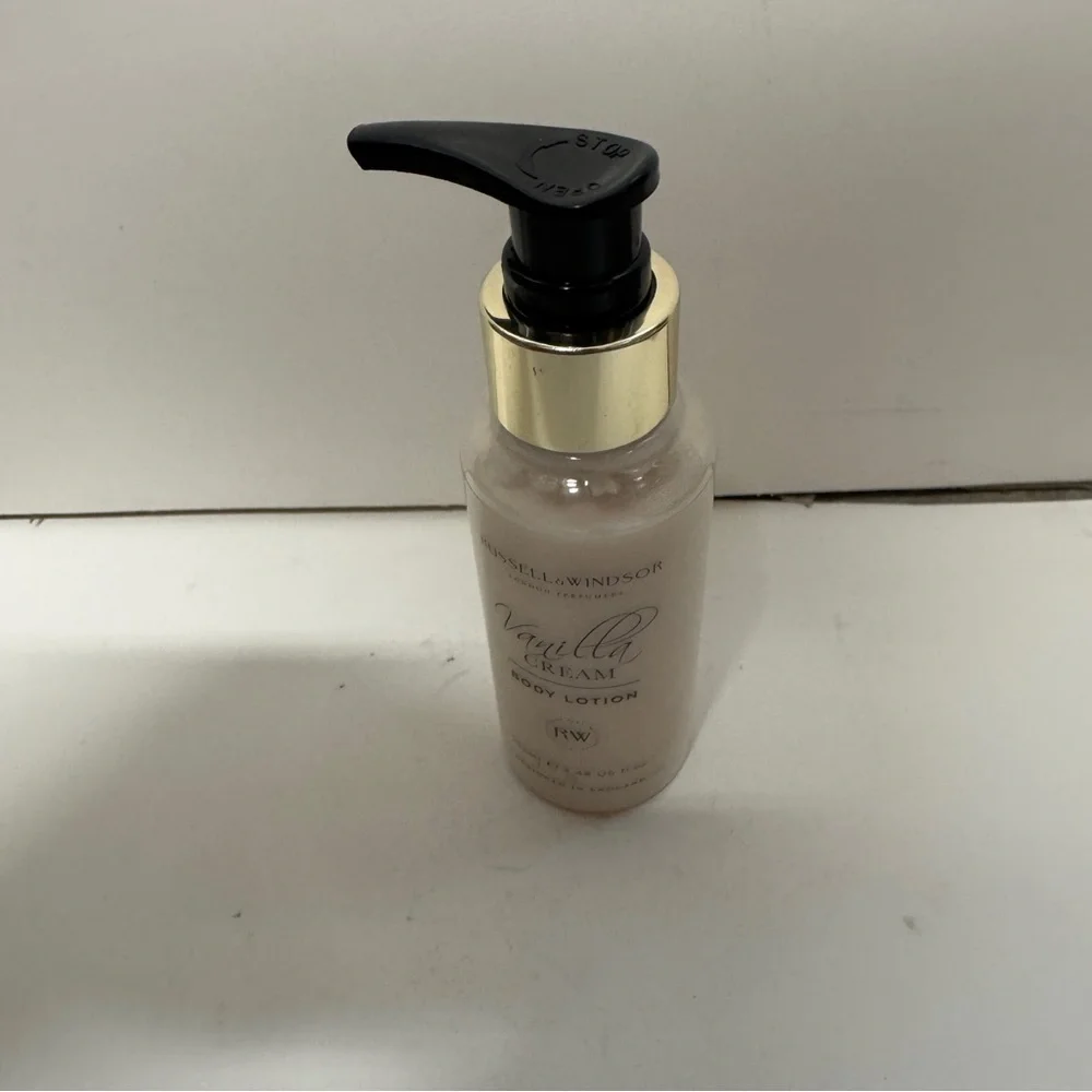 Russell Windsor Vanilla Cream Body Lotion 3.48 OZ